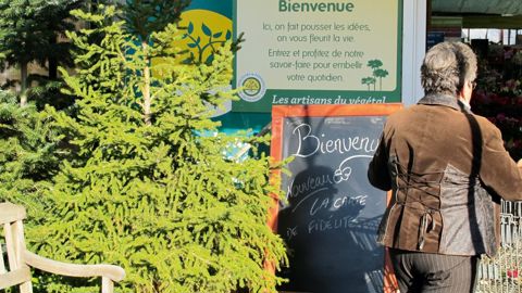 Un bon service clientèle constitue un investissement et non pas une perte pour l'entreprise. Il multiplie et fidélise les consommateurs, en accordant à chacun une attention particulière, individualisée et régulière : garantie « plus », livraison express, invitations, remises...