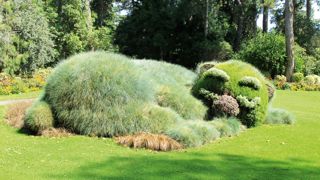 L'événementiel est « un bon moyen de capter le public », selon Jacques Soignon, directeur du service des espaces verts de la ville de Nantes (44). Avec les créations de Claude Ponti (ici, le Dormanron), le jardin des plantes a accueilli 512 000 visiteurs cet été.PHOTO : PASCAL FAYOLLE
