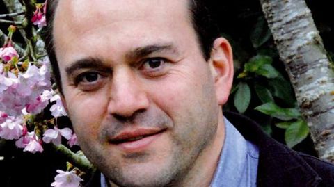 La larve du lixeLa larve au corps incurvé blanc rosâtre creuse une galerie dans la moelle des tiges de la plante hôte.PHOTO : CHAMBRE D'AGRICULTURE DE VENDÉE