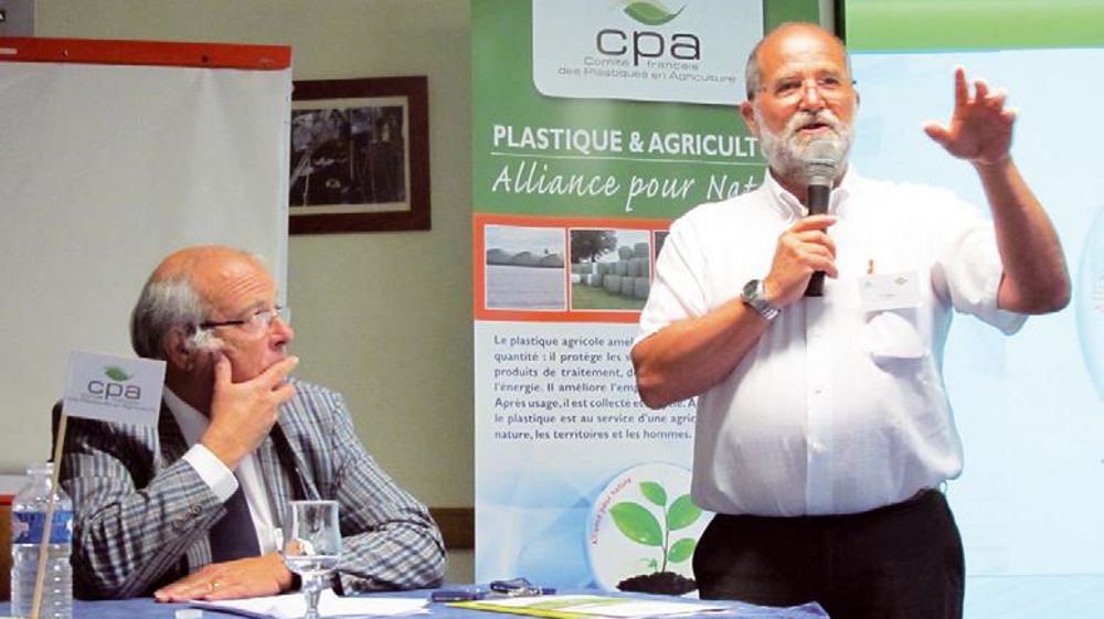 Jean-Pierre Jouët (à gauche) et Paul Cammal, respectivement président et vice-président du CPA, ont mis en avant les efforts de l'association, en collaboration avec Adivalor et ses partenaires, pour recycler un volume croissant de plastiques usagés.