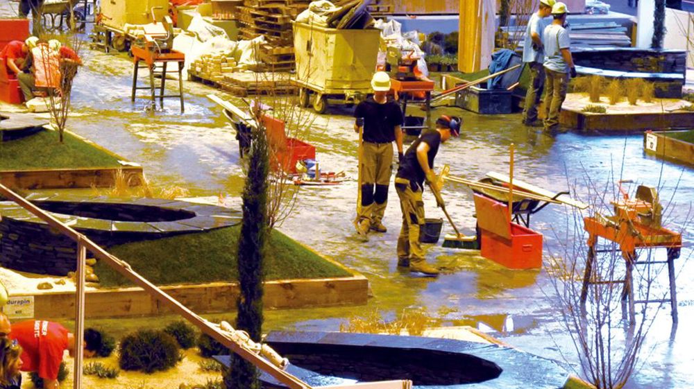Avec le stand le plus imposant et la délégation régionale la plus importante, mais aussi avec le niveau sonore le plus strident (à cause des scies pour la taille des ardoises), le métier de « jardinier-paysagiste » a retenu l'attention des visiteurs. Il fait partie des métiers pour lesquels les candidats médaillés d'or nationaux vont partir à Londres cet automne. Avec le stand le plus imposant et la délégation régionale la plus importante, mais aussi avec le niveau sonore le plus strident (à cause des scies pour la taille des ardoises), le métier de « jardinier-paysagiste » a retenu l'attention des visiteurs. Il fait partie des métiers pour lesquels les candidats médaillés d'or nationaux vont partir à Londres cet automne.