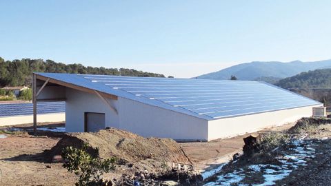 Les équipements liés à la production et à l'utilisation d'énergie en site isolé non connecté au réseau d'alimentation électrique sont éligibles au PPE, ainsi que les échangeurs thermiques, les pompes à chaleur (hors serre) ou encore les chaudières à biomasse (hors serre).