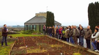 Le 3 février, les participants au séminaire ont effectué, entre autres, la visite d'une expérimentation de végétalisation de toiture sur le site de l'Institut national d'horticulture et de paysage (INHP) d'Angers. Le 3 février, les participants au séminaire ont effectué, entre autres, la visite d'une expérimentation de végétalisation de toiture sur le site de l'Institut national d'horticulture et de paysage (INHP) d'Angers.