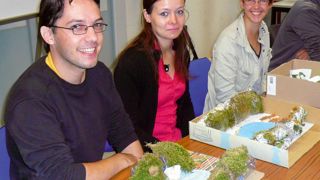 Les étudiants en BTS « aménagements paysagers » du lycée Costa présentent leurs maquettes de jardin.PHOTO : LYCÉE COSTA