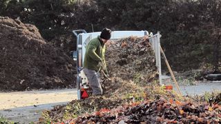 Sur les 125 personnes interrogées par l'Unifa, 12 % disent utiliser les composts de déchets verts ou ménagers en guise de fertilisation. Sur les 125 personnes interrogées par l'Unifa, 12 % disent utiliser les composts de déchets verts ou ménagers en guise de fertilisation.