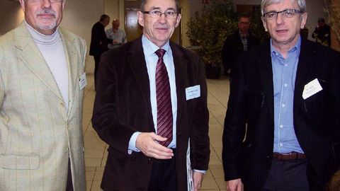 Éric Vallet (à droite), président de région, et Jean Gouband (à gauche), président départemental de l'Unep, ont profité de la présence de Guy-Michel Chauveau (au centre), député-maire de La Flèche, pour faire passer un message : que la réglementation interdisant les travaux paysagers aux auto-entrepreneurs soit respectée.