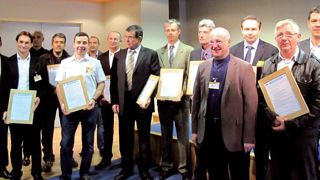 Les représentants des entreprises signataires avec, de gauche à droite : Didier Saulais des Ets Saulais SAS, Jean-Marc Auray des Pépinières du Val d'Erdre, Jean-Marie Pacaud des Ets Saulais SAS, Gilles Boutreux des Ets Boutreux, Thibaut Lamotte de Gaignard Fleurs, Jean Giraudet des Pépinières du Bocage, Christophe Chargé des Pépinières Chargé, Michel Barrault de la Maison Barrault, Éric Renault des Pépinières Renault, Laurent Vincelot de Septembre Vert, Jacques Lecomte de Végéflor, Erwan Baron d Les représentants des entreprises signataires avec, de gauche à droite : Didier Saulais des Ets Saulais SAS, Jean-Marc Auray des Pépinières du Val d'Erdre, Jean-Marie Pacaud des Ets Saulais SAS, Gilles Boutreux des Ets Boutreux, Thibaut Lamotte de Gaignard Fleurs, Jean Giraudet des Pépinières du Bocage, Christophe Chargé des Pépinières Chargé, Michel Barrault de la Maison Barrault, Éric Renault des Pépinières Renault, Laurent Vincelot de Septembre Vert, Jacques Lecomte de Végéflor, Erwan Baron d