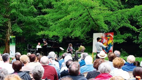 Les premières représentations 2015 ont une nouvelle fois associé les arts, à l'instar de ce rendez-vous où musique et peinture ont évolué de concert.PHOTO : MUSIQUES AUX JARDINS