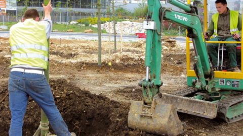 Le 1er mai prochain, les « engins mobiles de chantier » n'auront plus le droit d'utiliser le fioul. Ils devront passer au gazole non routier pour limiter la pollution de l'air, avec des contraintes techniques et financières.PHOTO : FRANCIS GINESTET