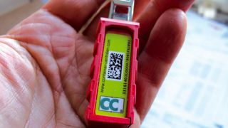 Seule la lecture de la puce RFID avec un scanner permet de déceler les faux badges. Seule la lecture de la puce RFID avec un scanner permet de déceler les faux badges.