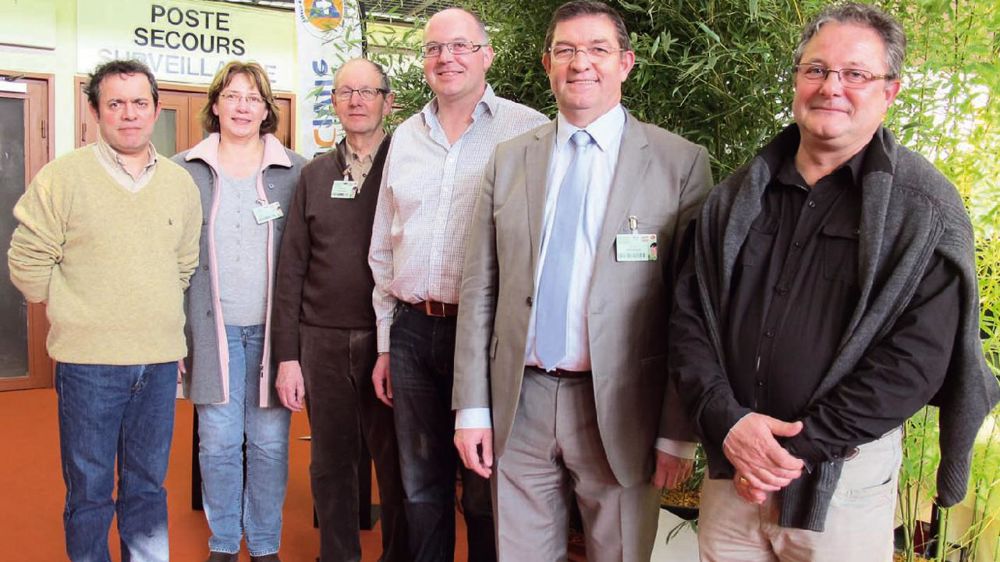 Parmi les professionnels impliqués dans la nouvelle entité Astredhor Loire-Bretagne, étaient présents au Salon du végétal (de gauche à droite) : Bruno Chauvet, président du CDHR Centre-Val de Loire et administrateur de l'Astredhor Loire-Bretagne ; Mireille Savajols, directrice du CDHR Centre-Val de Loire et de l'Astredhor Loire-Bretagne ; Claude Déhais, président de l'Astredhor ; Mikaël Mercier, secrétaire général de l'Astredhor, président de l'Astredhor Loire-Bretagne et administrateur du Caté 