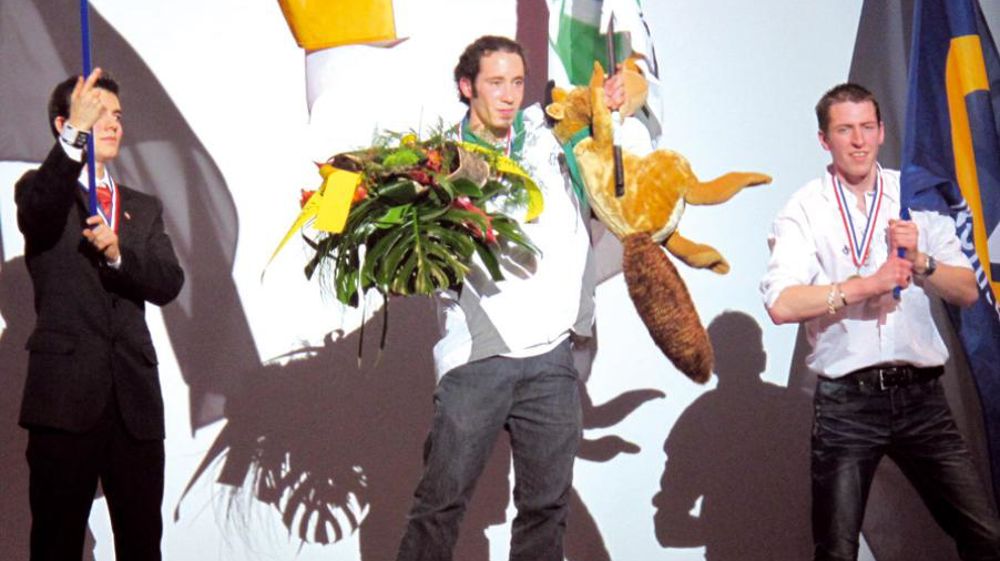 Le métier d'horticulteur, défendu cette année par douze candidats, a récompensé : Matthieu Vandamme, de la région Paca, médaille d'argent (à gauche) ; Simon Mathivet, de la région Aquitaine, médaille d'or (au centre) ; et Aurélien Rivière, du Nord-Pas-de-Calais, médaille de bronze.