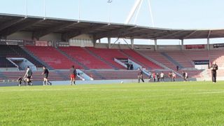 La FNPHP veut s'inspirer de l'esprit du rugby pour son prochain congrès. Ce dernier aura d'ailleurs lieu à Toulouse, une ville fière de son équipe (ici à l'entraînement au stade Ernest-Wallon en janvier 2012). La FNPHP veut s'inspirer de l'esprit du rugby pour son prochain congrès. Ce dernier aura d'ailleurs lieu à Toulouse, une ville fière de son équipe (ici à l'entraînement au stade Ernest-Wallon en janvier 2012).