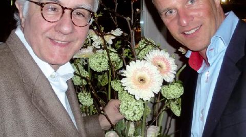Alain Ducasse (à gauche) et Sjaak Sijm, responsable export pour l'obtenteur néerlandais Florist de Kwakel BV.PHOTO : FLORIST DE KWAKEL