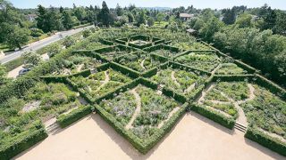 Le jardin du château de Saint-Bernard, dans l'Ain, a été couronné « Jardin de l'année » par l'association des journalistes du jardin et de l'horticulture.PHOTO : PHILIPPE PERDEREAU Le jardin du château de Saint-Bernard, dans l'Ain, a été couronné « Jardin de l'année » par l'association des journalistes du jardin et de l'horticulture.PHOTO : PHILIPPE PERDEREAU
