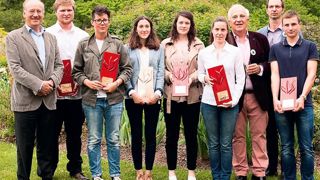 Les lauréats 2015 entourés des représentants de la fondation Georges-Truffaut.PHOTO : FONDATION G. TRUFFAUT