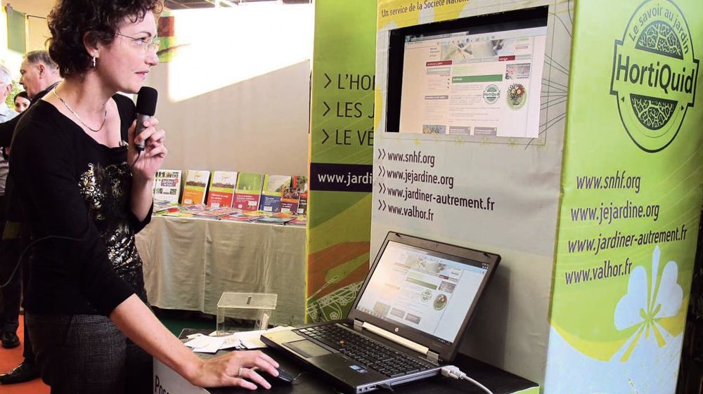 Au Salon du végétal à Angers (49) en février dernier, Laure Derail a présenté le projet HortiQuid, réseau de 130 bénévoles, créé pour répondre aux questions des jardiniers. Au Salon du végétal à Angers (49) en février dernier, Laure Derail a présenté le projet HortiQuid, réseau de 130 bénévoles, créé pour répondre aux questions des jardiniers.