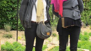 Paysagistes indépendantes, Christelle David (à gauche) et Claire Dugard se sont retrouvées autour d'un projet professionnel : un jardin qui a concouru au Festival de Chaumont-sur-Loire (41) 2015. Paysagistes indépendantes, Christelle David (à gauche) et Claire Dugard se sont retrouvées autour d'un projet professionnel : un jardin qui a concouru au Festival de Chaumont-sur-Loire (41) 2015.