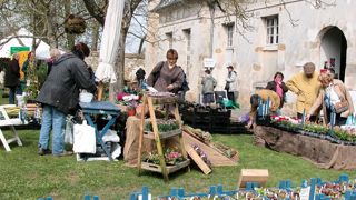 Outre ses fêtes des plantes de printemps et d'automne (ici l'édition de printemps 2009), le domaine de Saint-Jean-de-Beauregard accueillera en octobre la première édition d'Eco-coccinelle Environnement. Outre ses fêtes des plantes de printemps et d'automne (ici l'édition de printemps 2009), le domaine de Saint-Jean-de-Beauregard accueillera en octobre la première édition d'Eco-coccinelle Environnement.