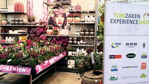 Le salon Plantarium offre des idées de mise en avant des rayons. Ici, le stand « Plants meet Fashion ».