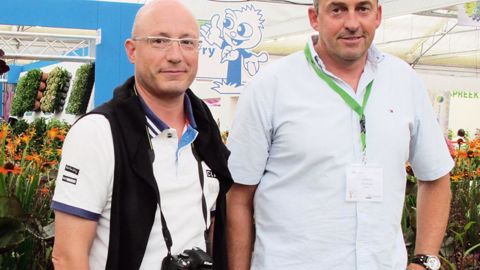 Au moment de lancer la saison d'automne des végétaux, les commerciaux export Chris Boutin (à gauche) et Stéphane Bardoulat se retrouvent sur les salons néerlandais autour de Boskoop, comme ici à Plantarium 2013.