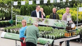 La société de distribution privée Groen-Direkt regroupe l'offre de plus de 600 producteurs néerlandais, belges et allemands. Elle présente sa gamme de plantes d'extérieur en ligne et au cours de 30 bourses-expositions réparties dans l'année.PHOTO : GROEN-DIREKT