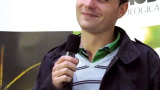 « Ce que j'aime le plus dans mon travail, c'est la préconisation, le fait de donner des conseils à quelqu'un pour l'aider à optimiser une culture. Avec ma formation et mes diverses expériences, je suis en mesure d'apporter aux producteurs une vision globale de la protection des plantes », souligne Julien Vendeville.