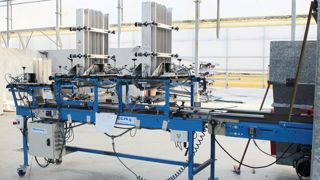 Mécanique (ci-dessus, une chaîne moderne de semis), électronique, gestion du climat et des énergies, gestion des coûts de production, et gestion d'entreprise font partie des compétences indispensables à acquérir au vu des évolutions technologiques.