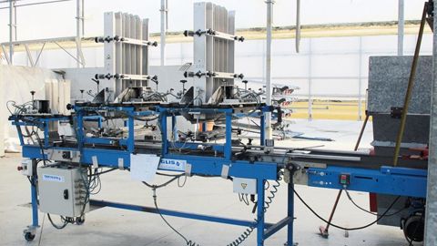 Mécanique (ci-dessus, une chaîne moderne de semis), électronique, gestion du climat et des énergies, gestion des coûts de production, et gestion d'entreprise font partie des compétences indispensables à acquérir au vu des évolutions technologiques.