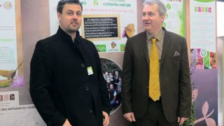 Au Salon du végétal, Matthieu Merlin (à gauche) a présenté les jardins pédagogiques d'HPF, aux côtés de Sébastien Durand, directeur du réseau.