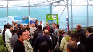 Une cinquantaine de visiteurs ont pu découvrir les nouvelles serres Ulma désormais distribuées par SVL à l'occasion des portes ouvertes organisées aux pépinières du Val d'Erdre le 17 juin.