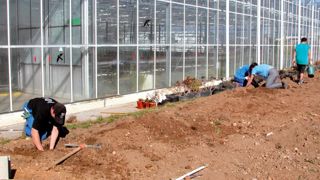 Le travail sur des chantiers exposés en plein soleil doit inciter à une vigilance accrue pour éviter le danger des « coups de chaleur »PHOTO : ODILE MAILLARD
