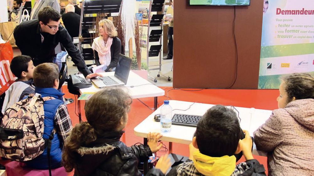 La conduite sur simulateurs passionne dès le plus jeune âge. L'occasion de se rêver agricultrice et agriculteur, et peut-être un jour, de trouver sa vocation... La conduite sur simulateurs passionne dès le plus jeune âge. L'occasion de se rêver agricultrice et agriculteur, et peut-être un jour, de trouver sa vocation...