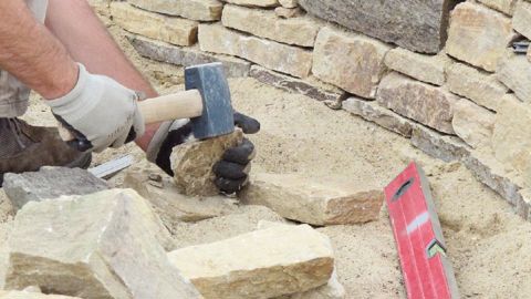 Le compte personnel de formation ou CPF a pour objectif de faciliter les possibilités de formations certifiantes ou qualifiantes. Il entrera en vigueur le 1er janvier 2015.