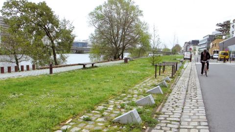 À Nantes, la ville joue la carte de la trame verte et bleue, illustrée le long de la Loire...