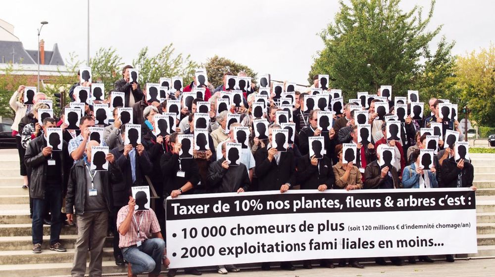 Les quelque 140 participants à l'assemblée générale d'HPF ont crié leur inquiétude de voir le taux de TVA applicable aux produits horticoles passer à 10 % en début d'année prochaine. Les entreprises les plus fragiles du secteur pourraient ne pas y résister. Les quelque 140 participants à l'assemblée générale d'HPF ont crié leur inquiétude de voir le taux de TVA applicable aux produits horticoles passer à 10 % en début d'année prochaine. Les entreprises les plus fragiles du secteur pourraient ne pas y résister.