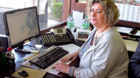 Devis et préparation des réponses aux appels d'offres sont le quotidien de Christine Sambe lorsqu'elle n'est pas en déplacement à l'étranger.