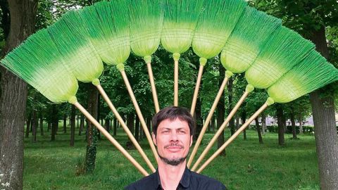 Le designer Alexis Tricoire a découvert la richesse du monde végétal il y a dix ans, en étant scénographe de l'exposition Folies végétales de Patrick Blanc. Il consacre depuis son activité aux plantes.