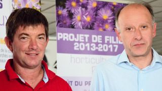 Xavier Lavedeau (à gauche), président de l'Union horticole régionale, a sollicité l'appui de Patrice Laur, directeur de l'Aract Centre, pour tenter, avec les entreprises volontaires, d'améliorer le travail des salariés. Xavier Lavedeau (à gauche), président de l'Union horticole régionale, a sollicité l'appui de Patrice Laur, directeur de l'Aract Centre, pour tenter, avec les entreprises volontaires, d'améliorer le travail des salariés.