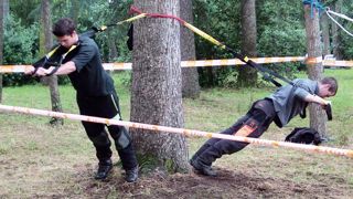 Démonstration d'exercices d'échauffement lors de la journée technique dédiée à l'élagage et à la prévention des risques, en juin 2013, sur le site du CFPPA d'Angers.PHOTO : CFPPA LE FRESNE