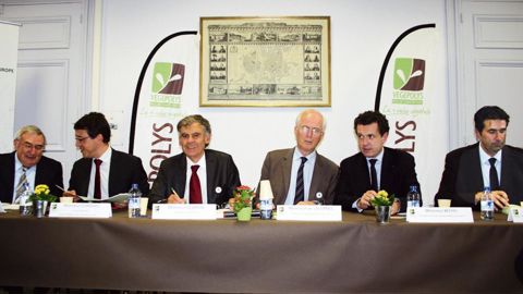Les différents signataires se sont félicités de la réussite collective de Végépolys en termes de recherche, d'enseignement supérieur, d'actions à l'international et de projets collaboratifs...PHOTO : VÉGÉPOLYS