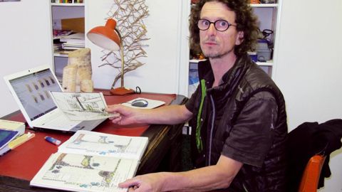 Francis Voignier se considère davantage jardinier que paysagiste : « Je m'adapte au jardin qui est souvent le reflet de son propriétaire. Je n'essaie pas d'imposer “ma patte”, mais juste d'apporter une touche originale. »