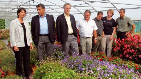 De gauche à droite, les représentants des partenaires engagés dans l'association Triple AAA : Françoise Blouet, chef du service productions spécialisées à la chambre d'agriculture du Loiret, Xavier Beulin, président de la chambre d'agriculture du Loiret et président du syndicat agricole FNSEA, Denis Reymond, directeur de la chambre d'agriculture du Loiret et président de l'ESA (École supérieure d'agriculture), Laurent Lecomte, horticulteur (Sté Horti Sologne), référent « expérimentation » au CDH