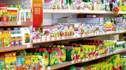 Utilisateur ou applicateur, conseiller ou vendeur, opérationnel ou décideur, individu ou entreprise... Les réglementations sur les produits phytosanitaires se sont multipliées.PHOTO : FRANCIS GINESTET