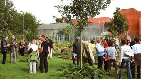 La visite d'une trame verte urbaine lors de la journée d'ouverture du congrès de l'Association française des directeurs de jardins et espaces verts publics.
