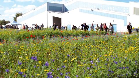 La ville de Chartres, 4 fleurs au palmarès du fleurissement national, a accueilli les dernières Assises régionales du Centre. Au programme : conférences, expositions de matériels mais aussi présentation de prairies fleuries...