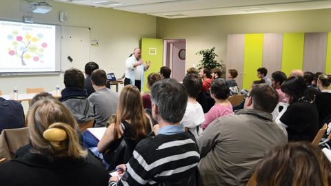 Philippe Bardon, président de la cellule « prospective » de Végépolys, et Marie-Laure Rauline, horticultrice, présidente de Cap'Filière horticulture, ont présenté les nouvelles facettes de l'horticulture aux étudiants.
