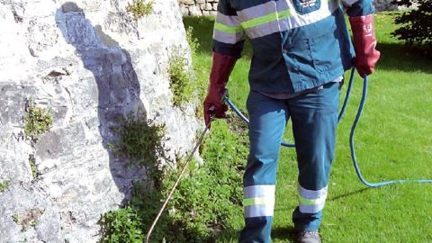 L'empilement de textes concernant les produits phytosanitaires est tel, depuis une vingtaine d'années, qu'ils en sont devenus parfois contradictoires. Le message du ministère : en respecter l'esprit, un exercice pas forcément facile...PHOTO : UPJ