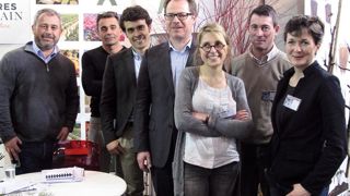 De gauche à droite : Antoine Scrive, Christian Gaurrat, Maxime Malard, Laurent Chatelain, Cécile Duval, Benoît Javoy, Marie-Laure Rauline sur le stand collectif à IPM Essen.