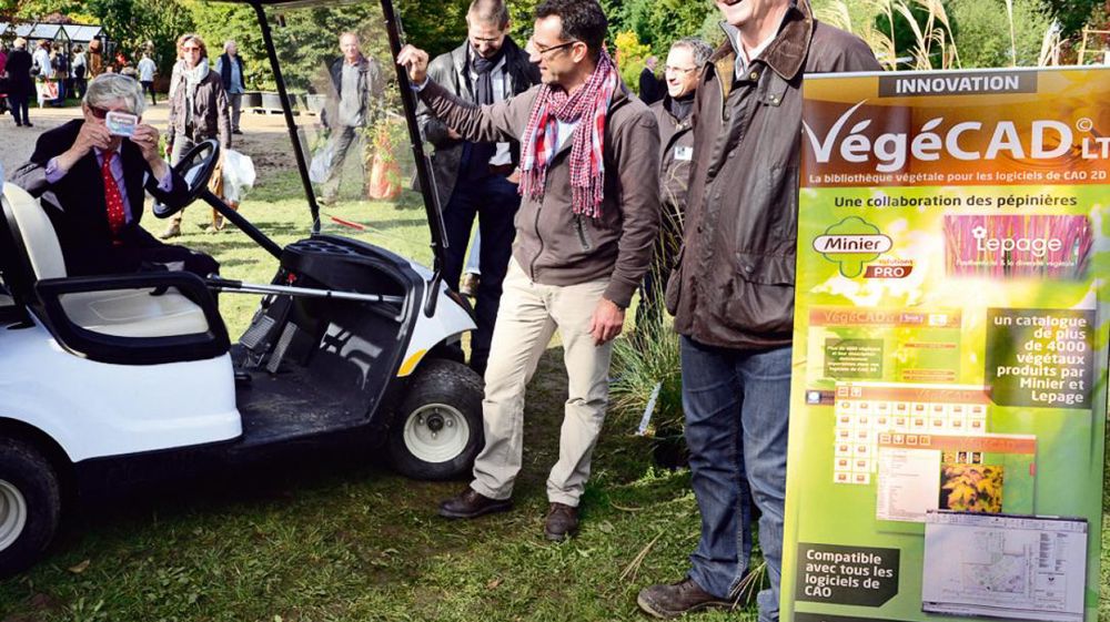 Le VégéCAD®, catalogue informatique des pépinières Minier et Lepage, a été présenté à Courson (91), le 18 octobre dernier. Le VégéCAD®, catalogue informatique des pépinières Minier et Lepage, a été présenté à Courson (91), le 18 octobre dernier.